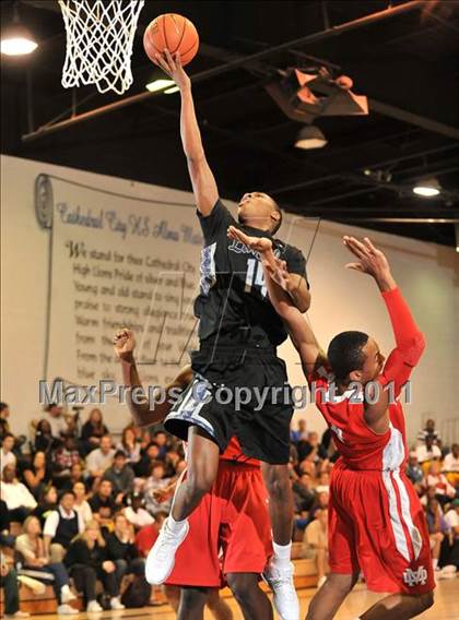 Thumbnail 2 in Mater Dei vs. Lincoln (MaxPreps Holiday Classic) photogallery.