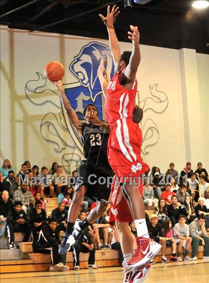 Thumbnail 1 in Mater Dei vs. Lincoln (MaxPreps Holiday Classic) photogallery.