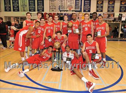 Thumbnail 3 in Mater Dei vs. Lincoln (MaxPreps Holiday Classic) photogallery.