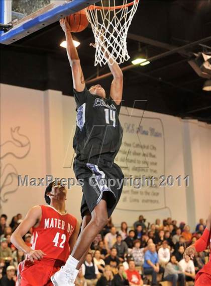 Thumbnail 3 in Mater Dei vs. Lincoln (MaxPreps Holiday Classic) photogallery.
