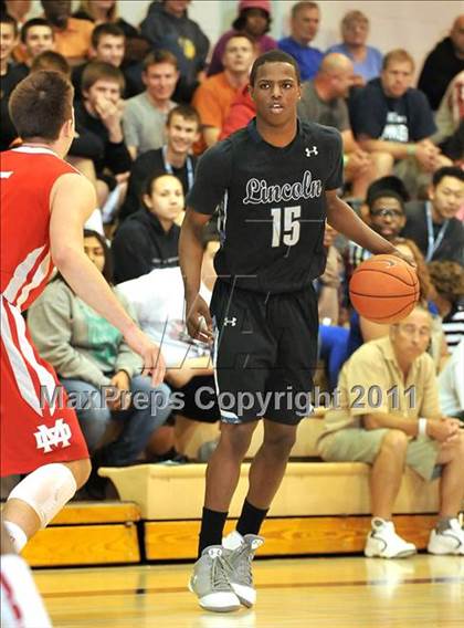 Thumbnail 1 in Mater Dei vs. Lincoln (MaxPreps Holiday Classic) photogallery.