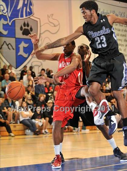 Thumbnail 2 in Mater Dei vs. Lincoln (MaxPreps Holiday Classic) photogallery.