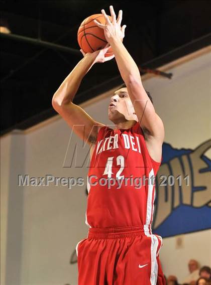 Thumbnail 1 in Mater Dei vs. Lincoln (MaxPreps Holiday Classic) photogallery.