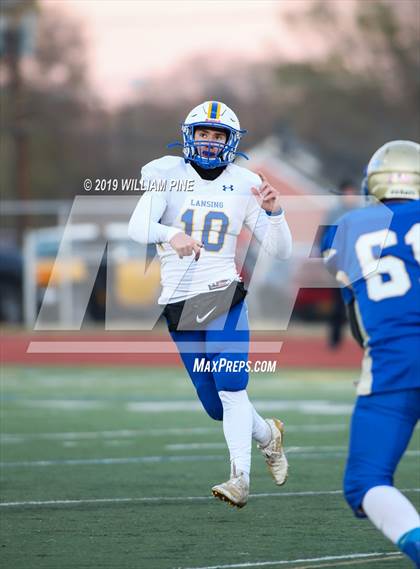 Thumbnail 2 in Ellenville vs. Lansing (NYSPHSAA 8-Man Regional) photogallery.