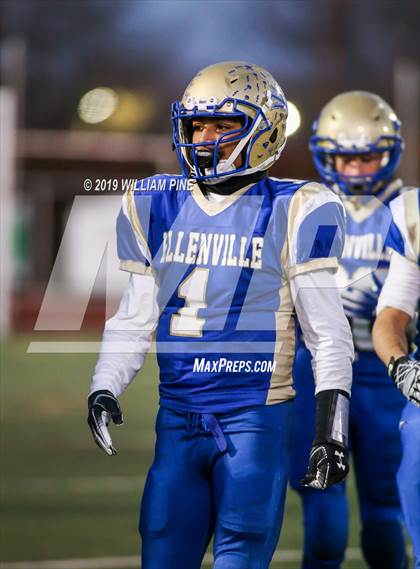 Thumbnail 3 in Ellenville vs. Lansing (NYSPHSAA 8-Man Regional) photogallery.