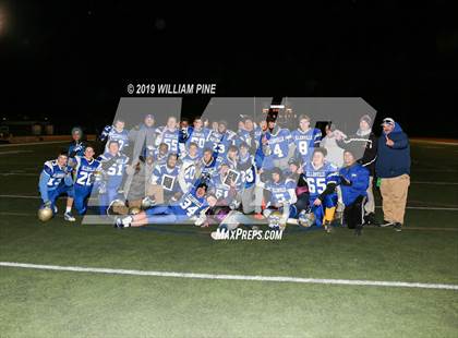 Thumbnail 3 in Ellenville vs. Lansing (NYSPHSAA 8-Man Regional) photogallery.