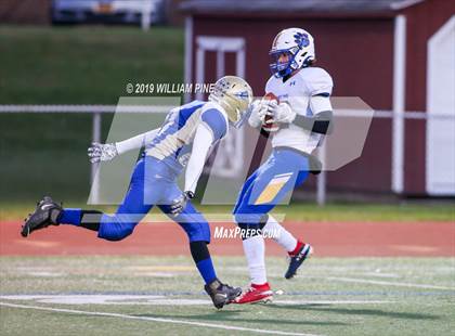 Thumbnail 3 in Ellenville vs. Lansing (NYSPHSAA 8-Man Regional) photogallery.