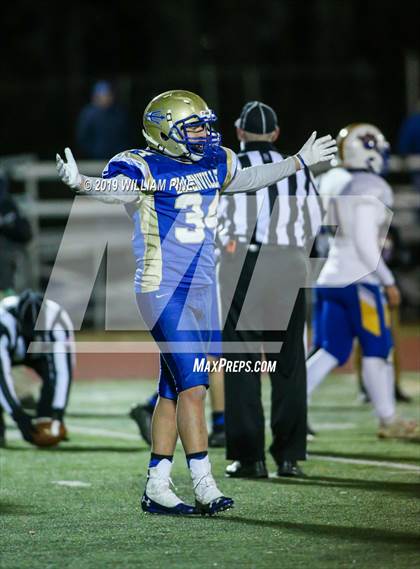 Thumbnail 1 in Ellenville vs. Lansing (NYSPHSAA 8-Man Regional) photogallery.