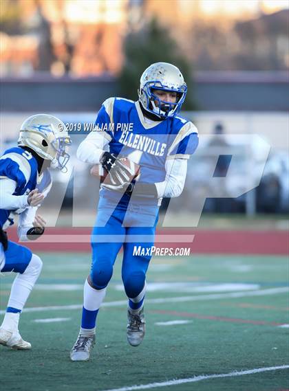 Thumbnail 1 in Ellenville vs. Lansing (NYSPHSAA 8-Man Regional) photogallery.