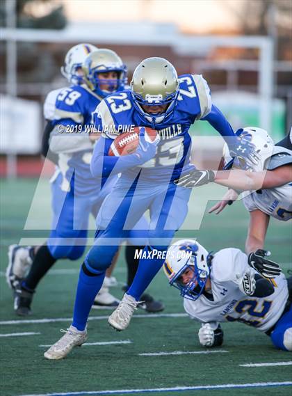 Thumbnail 2 in Ellenville vs. Lansing (NYSPHSAA 8-Man Regional) photogallery.