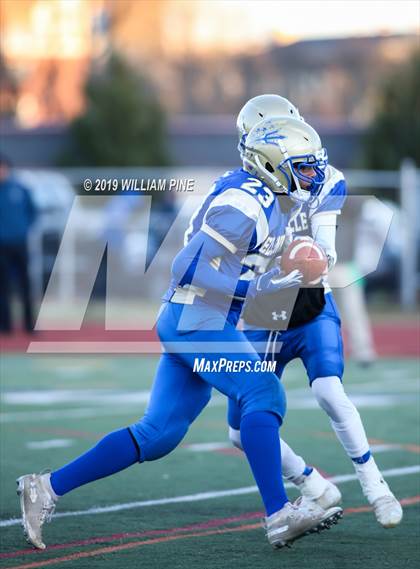 Thumbnail 1 in Ellenville vs. Lansing (NYSPHSAA 8-Man Regional) photogallery.