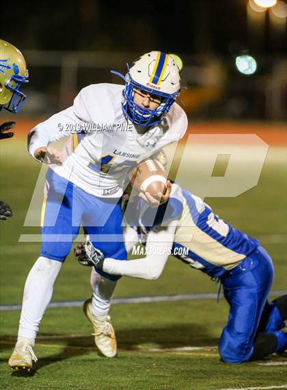 Thumbnail 2 in Ellenville vs. Lansing (NYSPHSAA 8-Man Regional) photogallery.