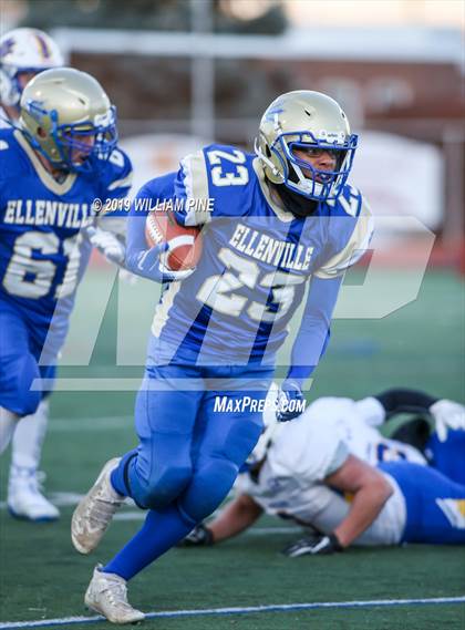 Thumbnail 3 in Ellenville vs. Lansing (NYSPHSAA 8-Man Regional) photogallery.