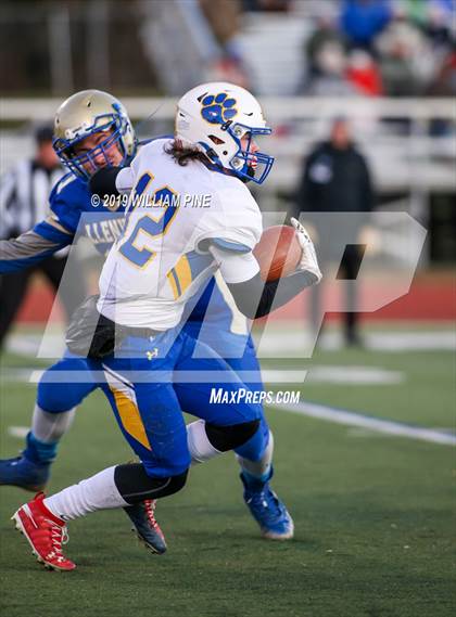 Thumbnail 1 in Ellenville vs. Lansing (NYSPHSAA 8-Man Regional) photogallery.