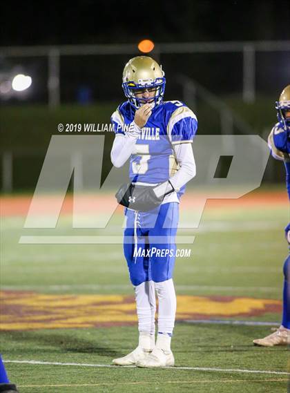 Thumbnail 3 in Ellenville vs. Lansing (NYSPHSAA 8-Man Regional) photogallery.