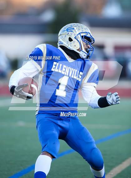 Thumbnail 2 in Ellenville vs. Lansing (NYSPHSAA 8-Man Regional) photogallery.