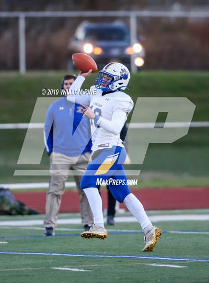 Thumbnail 2 in Ellenville vs. Lansing (NYSPHSAA 8-Man Regional) photogallery.