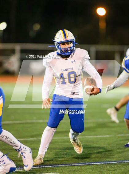 Thumbnail 2 in Ellenville vs. Lansing (NYSPHSAA 8-Man Regional) photogallery.