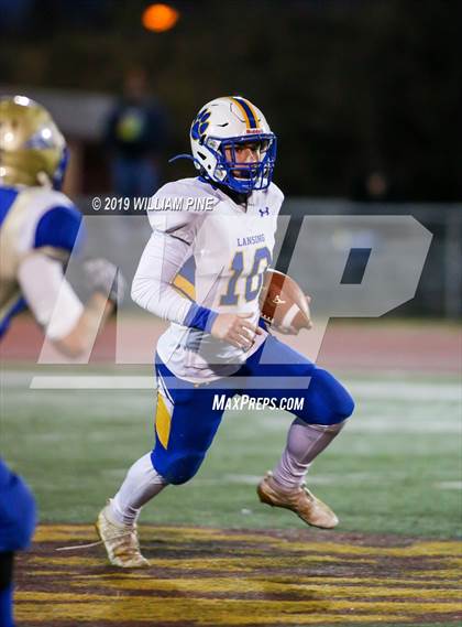 Thumbnail 3 in Ellenville vs. Lansing (NYSPHSAA 8-Man Regional) photogallery.