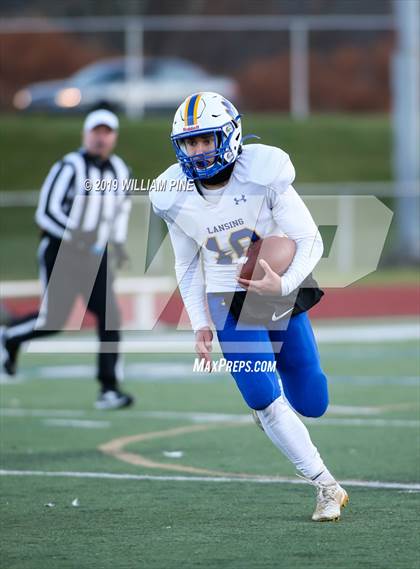 Thumbnail 3 in Ellenville vs. Lansing (NYSPHSAA 8-Man Regional) photogallery.