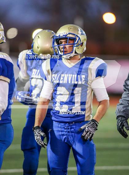 Thumbnail 1 in Ellenville vs. Lansing (NYSPHSAA 8-Man Regional) photogallery.