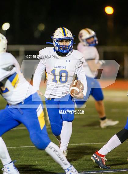 Thumbnail 1 in Ellenville vs. Lansing (NYSPHSAA 8-Man Regional) photogallery.
