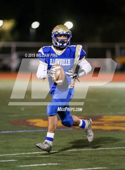 Thumbnail 2 in Ellenville vs. Lansing (NYSPHSAA 8-Man Regional) photogallery.
