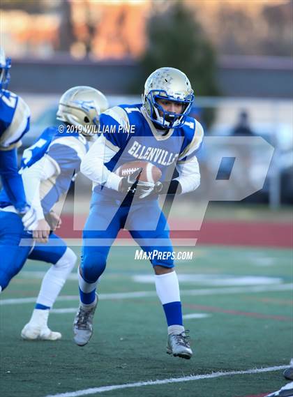 Thumbnail 2 in Ellenville vs. Lansing (NYSPHSAA 8-Man Regional) photogallery.