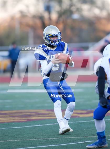 Thumbnail 3 in Ellenville vs. Lansing (NYSPHSAA 8-Man Regional) photogallery.