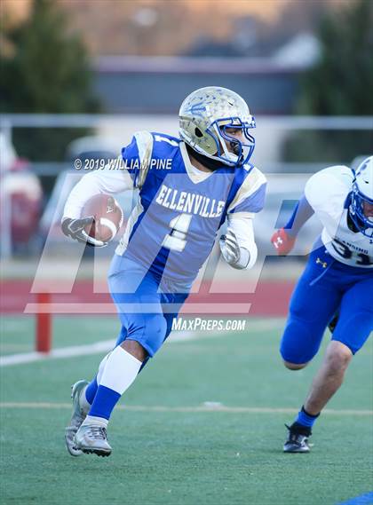 Thumbnail 1 in Ellenville vs. Lansing (NYSPHSAA 8-Man Regional) photogallery.