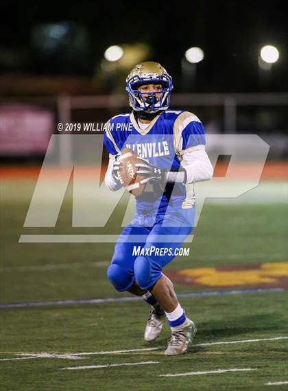 Thumbnail 3 in Ellenville vs. Lansing (NYSPHSAA 8-Man Regional) photogallery.