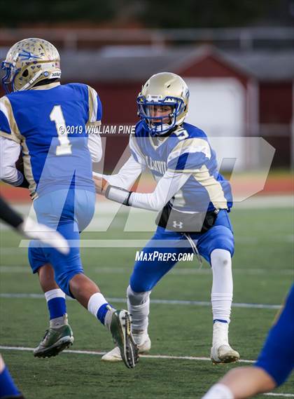 Thumbnail 2 in Ellenville vs. Lansing (NYSPHSAA 8-Man Regional) photogallery.