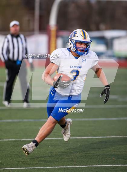 Thumbnail 3 in Ellenville vs. Lansing (NYSPHSAA 8-Man Regional) photogallery.
