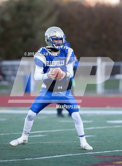 Thumbnail 2 in Ellenville vs. Lansing (NYSPHSAA 8-Man Regional) photogallery.