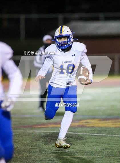 Thumbnail 1 in Ellenville vs. Lansing (NYSPHSAA 8-Man Regional) photogallery.