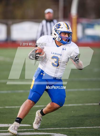 Thumbnail 2 in Ellenville vs. Lansing (NYSPHSAA 8-Man Regional) photogallery.