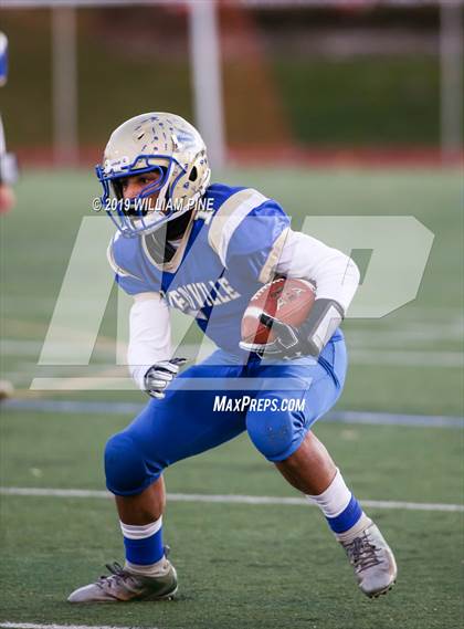 Thumbnail 1 in Ellenville vs. Lansing (NYSPHSAA 8-Man Regional) photogallery.
