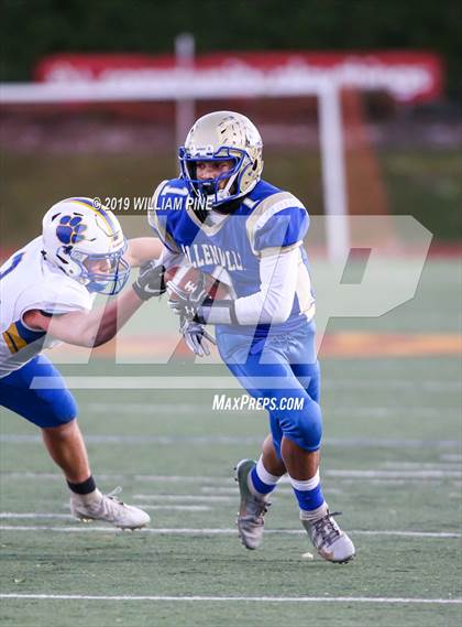 Thumbnail 1 in Ellenville vs. Lansing (NYSPHSAA 8-Man Regional) photogallery.