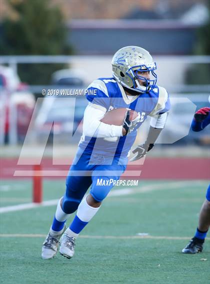 Thumbnail 2 in Ellenville vs. Lansing (NYSPHSAA 8-Man Regional) photogallery.