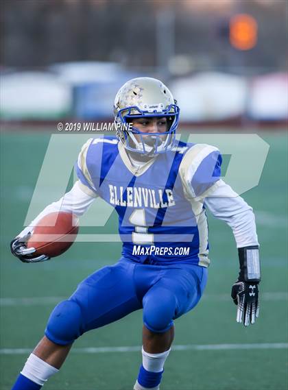 Thumbnail 3 in Ellenville vs. Lansing (NYSPHSAA 8-Man Regional) photogallery.