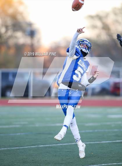 Thumbnail 2 in Ellenville vs. Lansing (NYSPHSAA 8-Man Regional) photogallery.