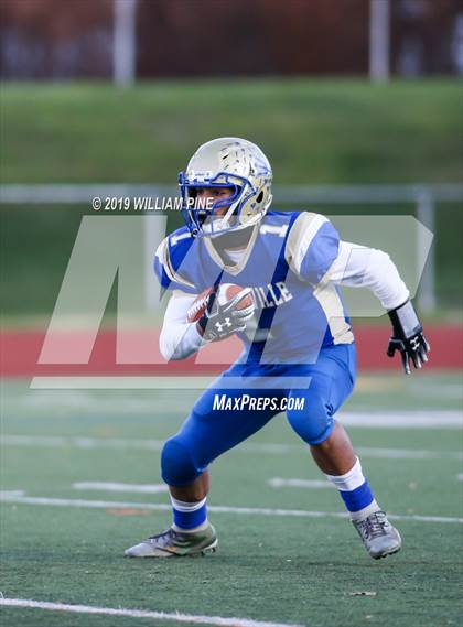 Thumbnail 1 in Ellenville vs. Lansing (NYSPHSAA 8-Man Regional) photogallery.