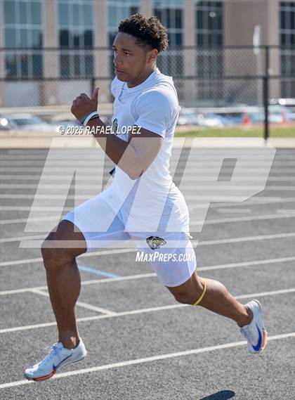 Thumbnail 2 in UIL 6A Track & Field Area 13&14 (4x200M) photogallery.