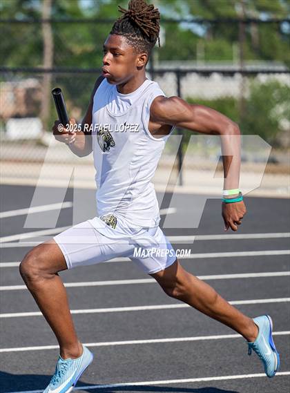 Thumbnail 1 in UIL 6A Track & Field Area 13&14 (4x200M) photogallery.