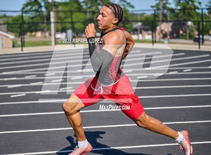 Thumbnail 1 in UIL 6A Track & Field Area 13&14 (4x200M) photogallery.