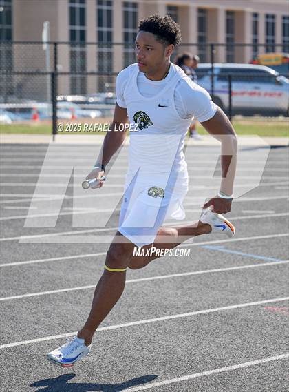 Thumbnail 1 in UIL 6A Track & Field Area 13&14 (4x200M) photogallery.