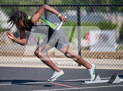 Thumbnail 1 in UIL 6A Track & Field Area 13&14 (4x200M) photogallery.