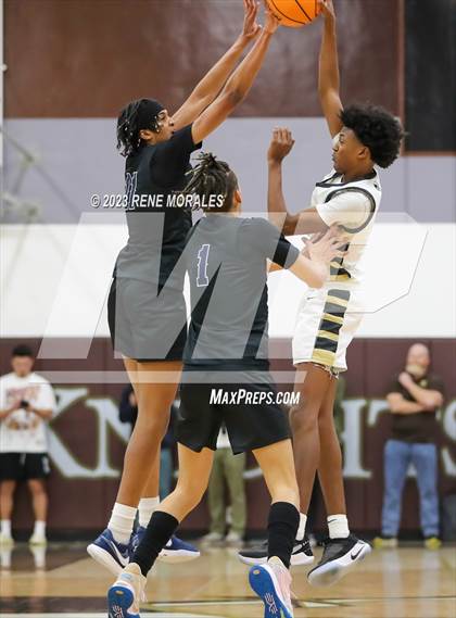 Thumbnail 2 in Sierra Canyon vs St Francis photogallery.