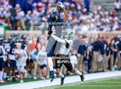 Thumbnail 2 in Southlake Carroll vs. Allen (UIL 6A D1 Quarterfinal) photogallery.