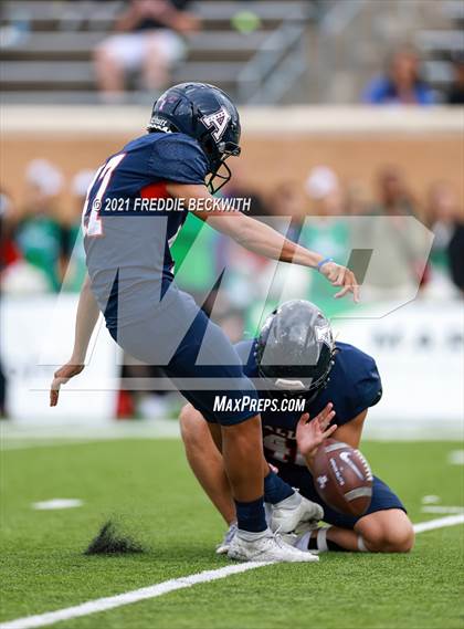 Thumbnail 3 in Southlake Carroll vs. Allen (UIL 6A D1 Quarterfinal) photogallery.